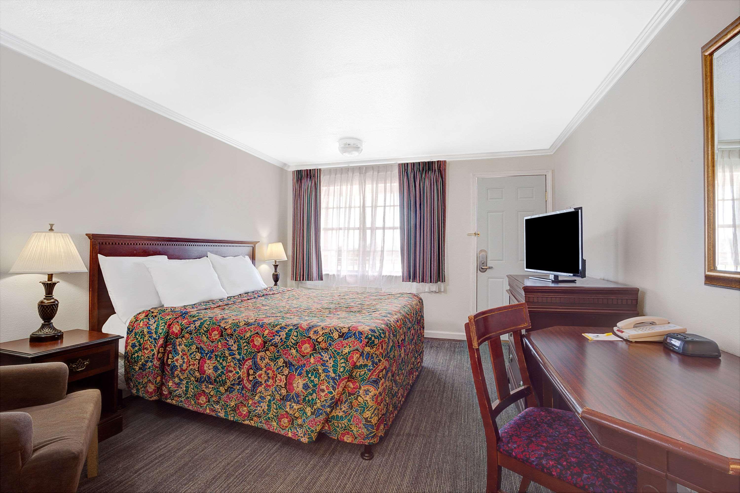 Days Inn By Wyndham Everett Zewnętrze zdjęcie